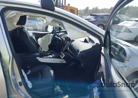 2016 Toyota Prius Four Touring z USA, uszkodzony, nr VIN JTDKARFU1G3501511